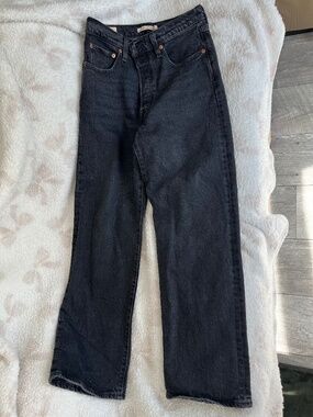 Levi Jeans size 27 straight cut